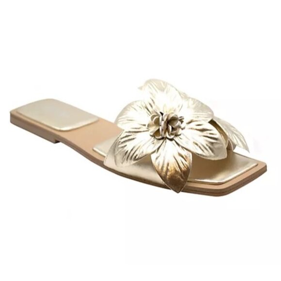 NWOB Charles by Charles David Flat Gold Metallic Sandal Size 8 - Picture 1 of 6